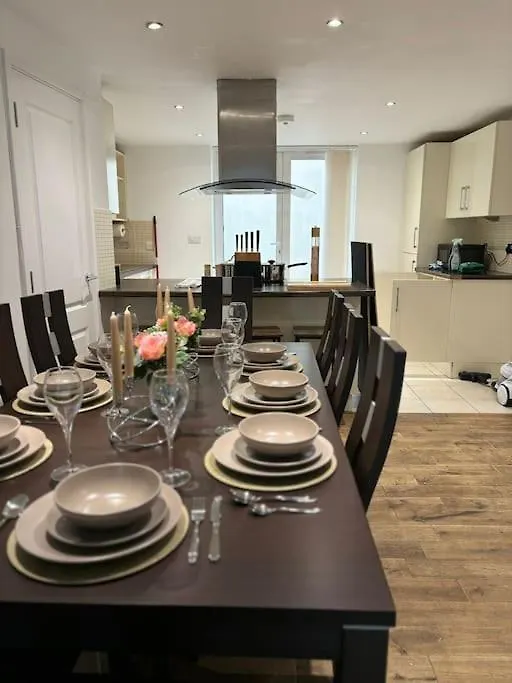 Villa The Urban Retreat 4Bdr Sleep 14 à Londres