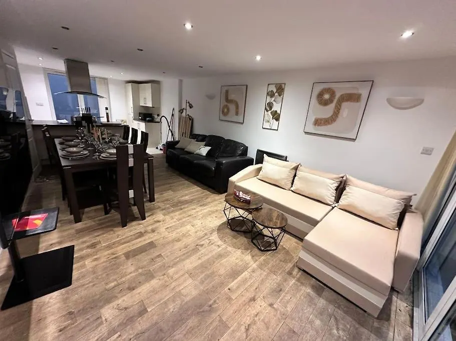 The Urban Retreat 4Bdr Sleep 14 Villa London Holiday home