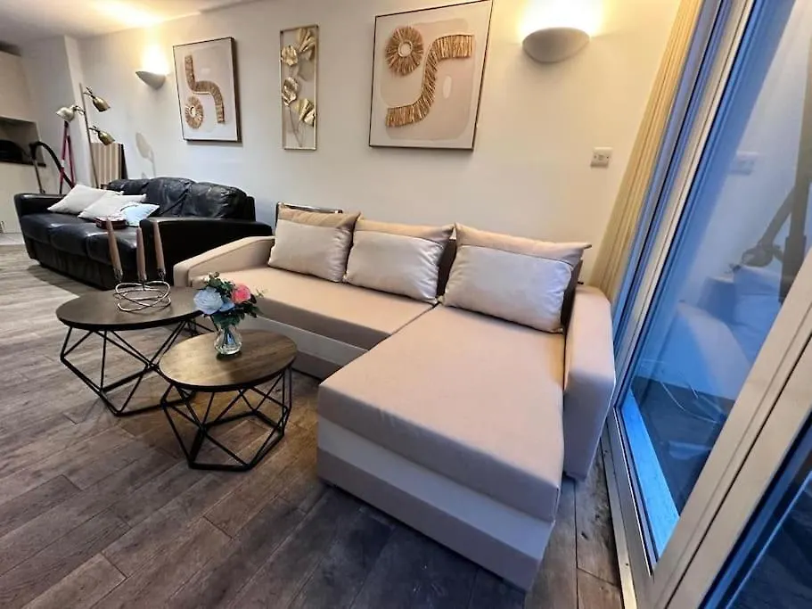 The Urban Retreat 4Bdr Sleep 14 Villa London