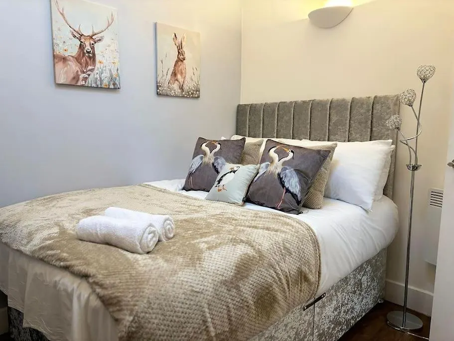The Urban Retreat 4Bdr Sleep 14 Villa London