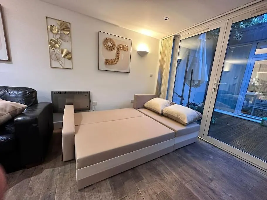 The Urban Retreat 4Bdr Sleep 14 Villa London Holiday home