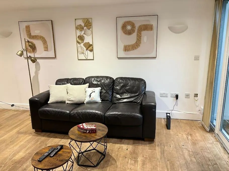 Holiday home The Urban Retreat 4Bdr Sleep 14 Villa London United Kingdom