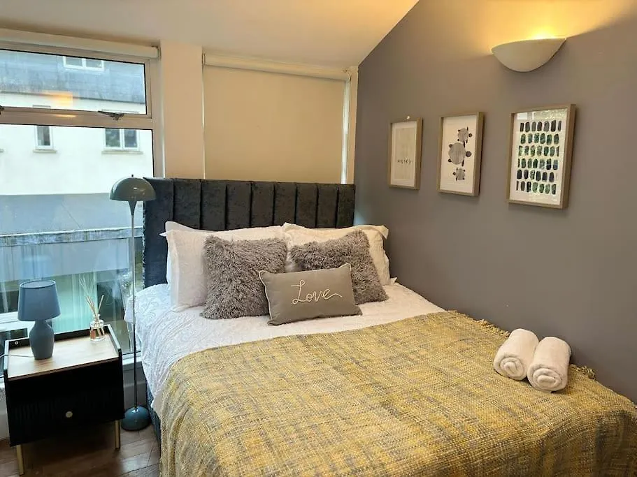 The Urban Retreat 4Bdr Sleep 14 Villa London